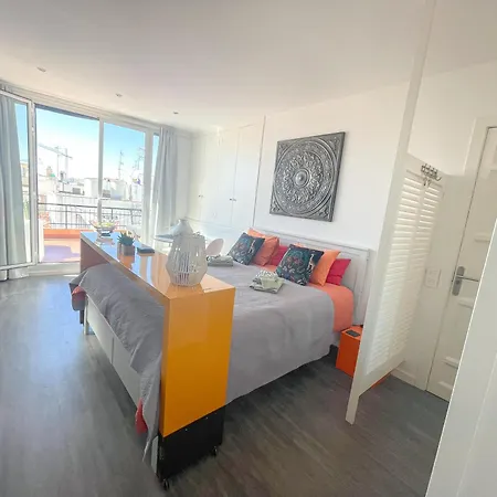 شقة Unique With Amazing Terrace Centre