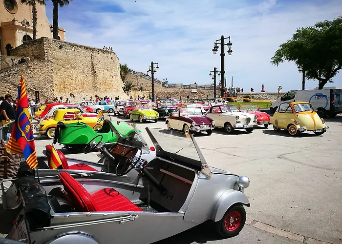 Unique With Amazing Terrace Centre * סיטגס